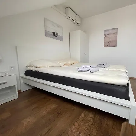 CITY Apartmanház Balatonföldvár *
