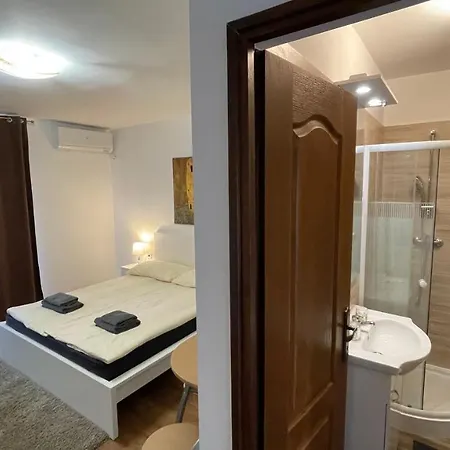 CITY Apartmanház Balatonföldvár Apartamento *